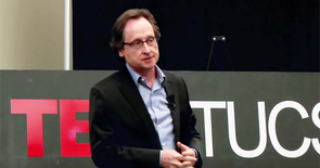 Jerzy Rozenblit discusses his research on computer-aided surgery during a TEDx talk in 2013. (Photo: UA Health Sciences Public Affairs) Jerzy Rozenblit discusses his research on computer-aided surgery during a TEDx talk in 2013. (Photo: UA Health Sciences Public Affairs)